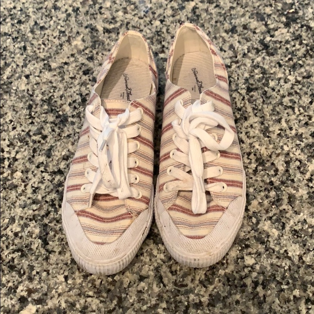 White stripped tennis shoes